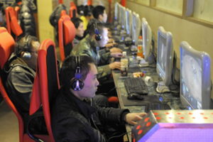 中国、子どものオンラインゲーム利用を週3時間に制限　人手不足解決策との見方も