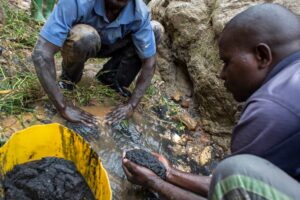 コンゴ政府、複数の鉱山を閉鎖　中国企業と地元住民の対立緩和のため
