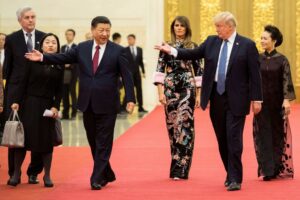 トランプ大統領訪中時「核のボタン」めぐり騒動、中国警備員を取り押さえ＝米メディア