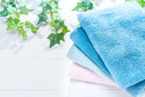 実は細菌だらけ　バスタオルの洗濯頻度は？正しい洗い方は？
