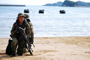 日本版「海兵隊」10月に沖縄で米軍と共同演習、離島奪還訓練も