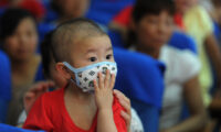 厳しい中国の医療事情 小児がん患者と家族のいばらの道