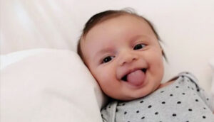 新型コロナウイルスとの50日に渡る戦いを生き延びたイタリアの赤ちゃんが「希望の顔」に
