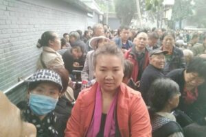北京で再び大規模デモ、1万人の民弁教師　教員資格認定など訴える　