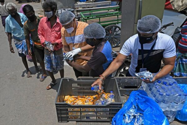 インド南部で民間有志が炊き出し　コロナ失業者や困窮者に救いの手