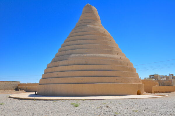 古代ペルシャの冷蔵庫―二千年前の氷室「ヤフチャール」