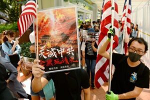 中国市民「心の中で香港を応援する」　『九評共産党』発表15周年