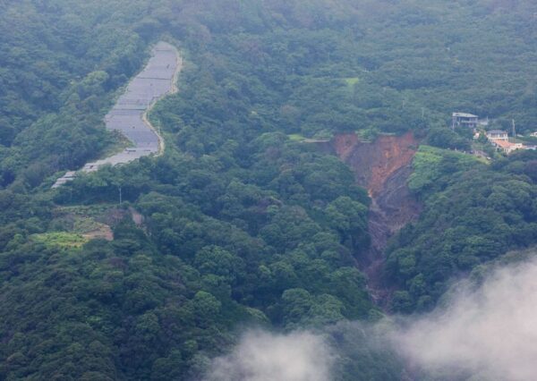 盛り土、産廃、太陽光パネル…「人災」疑われる熱海土石流　