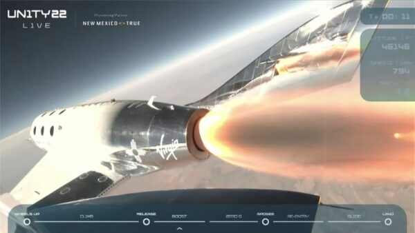 ヴァージン有人宇宙船の試験飛行成功、ブランソン氏自ら搭乗