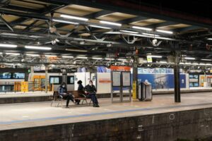 豪シドニー、コロナ感染再び最多更新　規制徹底で軍派遣拡大へ