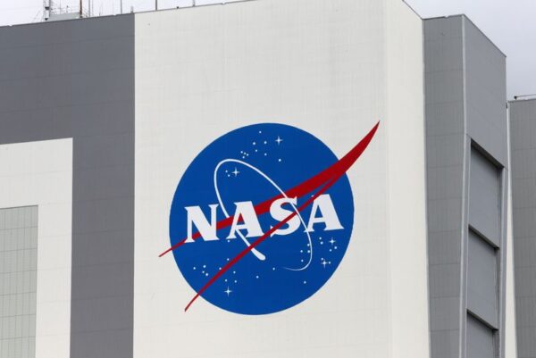 NASA、月面着陸船開発でスペースXとの作業中断　訴訟受け