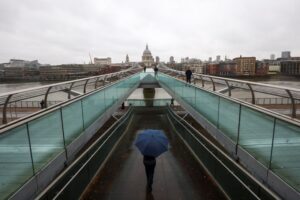 新型コロナ感染の若者の7人に1人が数カ月も後遺症＝英研究