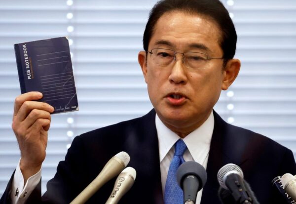 新総裁の原点「岸田ノート」はプラス社製、話題は「非常に光栄」