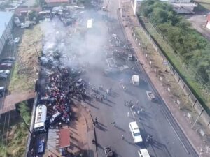 シエラレオネ首都でタンクローリーが爆発、99人死亡