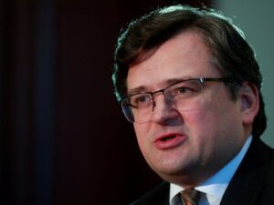 ウクライナ外相がロシア牽制　「攻撃なら高い代償」