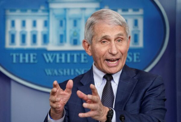 コロナワクチン接種でも米大規模集会は安全でない＝ファウチ氏
