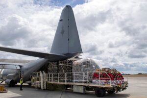 トンガ支援物資の輸送始まる、NZ軍機が被災地到着