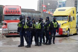 カナダ警察「撤収しなければ逮捕も」、首都でデモ隊に警告