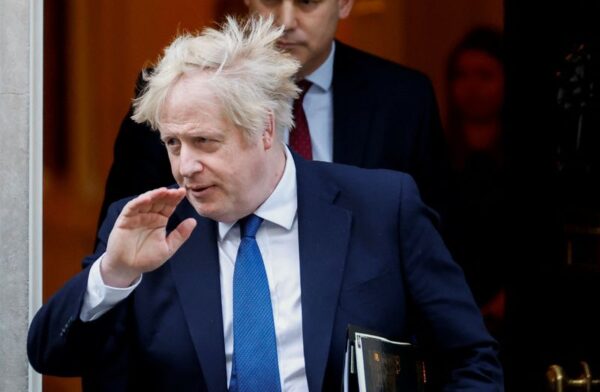 対ロ制裁でSWIFT活用を、英首相がNATOに呼び掛け