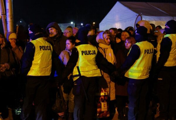 ウクライナ都市スムイ、「人道回廊」で民間人退避開始へ＝副首相