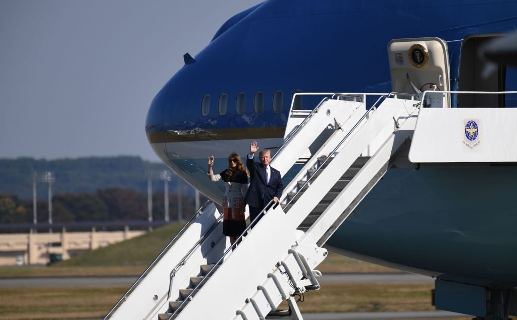 【写真】米トランプ大統領、横田基地に到着　在日米軍にメッセージ