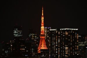 東京タワーが真っ赤な「中国紅」に　「媚中イベント」との批判も