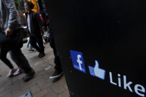 中国市場狙うフェイスブック　検閲ソフト開発　「全世界利用者の個人情報を脅かす」＝米誌