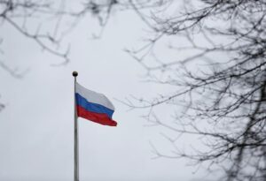 政府、駐日ロシア外交官ら8人を追放　大使は含まず