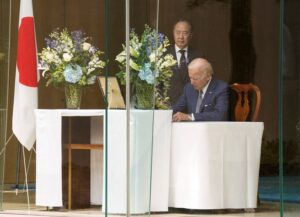 バイデン氏が岸田首相と電話会談、安倍氏死亡に「憤りと哀悼の意」