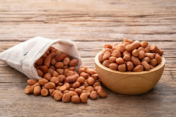 ピーナッツは栄養の宝庫　皮ごと食べて2倍の抗酸化物を摂取する