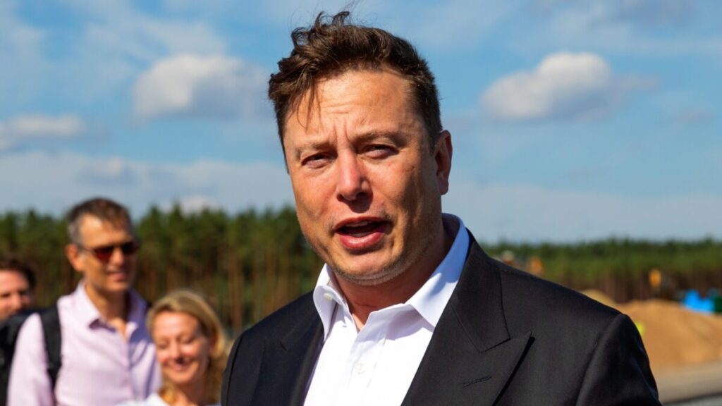 イーロン・マスク氏「子供達は大人からトランスジェンダーのプロパガンダを聞かされている」