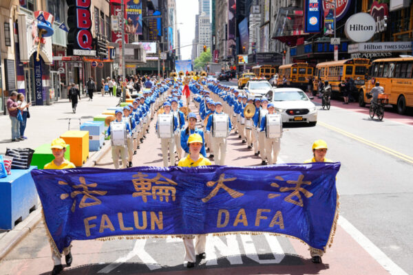 法輪大法伝出32周年、NYで壮大な記念パレード