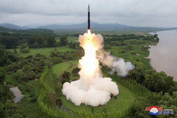 北朝鮮、12日にＩＣＢＭ「火星１８」発射　「核戦力発展に不可欠」
