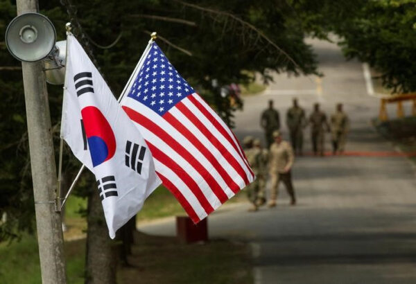 米戦略原潜、韓国・釜山に寄港　数十年ぶり