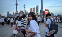 中国の若者、生活に絶望 結婚件数が大幅減少