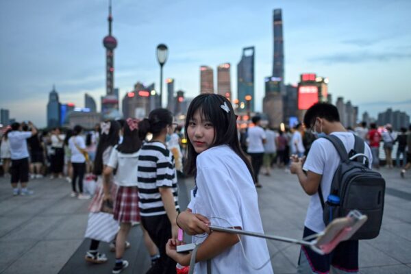 中国の若者、生活に絶望 結婚件数が大幅減少