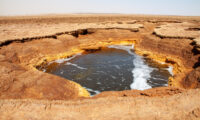 エチオピアで発見！死海よりも塩分濃度が高い　世界最高濃度の塩水湖