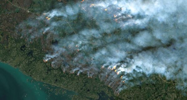 カナダ首相、山火事被害巡りメタのニュース配信停止を厳しく非難