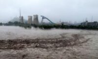 記録的豪雨に襲われた北京　ダム放水が相次ぎ、下流地域に甚大な洪水被害＝中国 河北