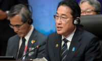 岸田首相、中国の李強首相と立ち話　処理水放出で立場表明