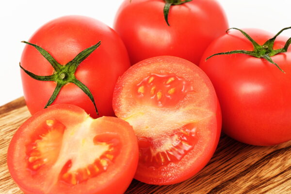 トマトに肌のシミをうすめる効果が？　夏バテも解消