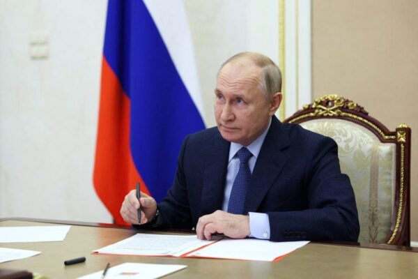 プーチン大統領、ＣＴＢＴ批准撤回法案に署名　即時発効