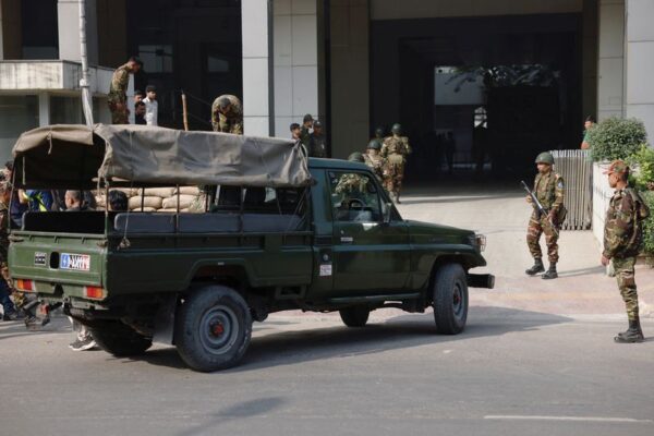 バングラデシュ、総選挙控え各地に軍隊配置