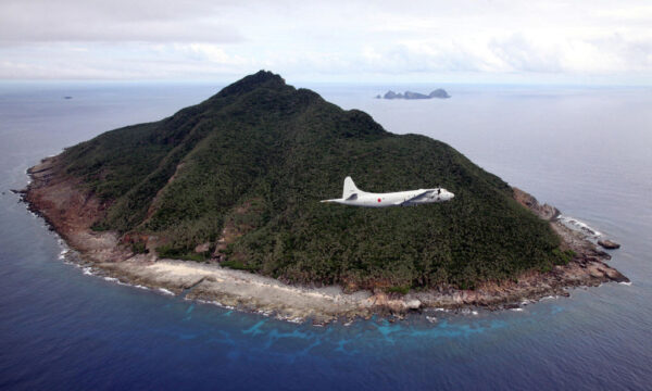 中共、尖閣諸島領空に退去警告　日本は厳重に抗議
