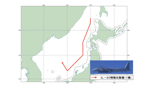 ロシア情報収集機　日本海上空を南進
