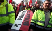 ポーランド、ウクライナ産食品の禁輸拡大検討　農家は抗議デモ実施