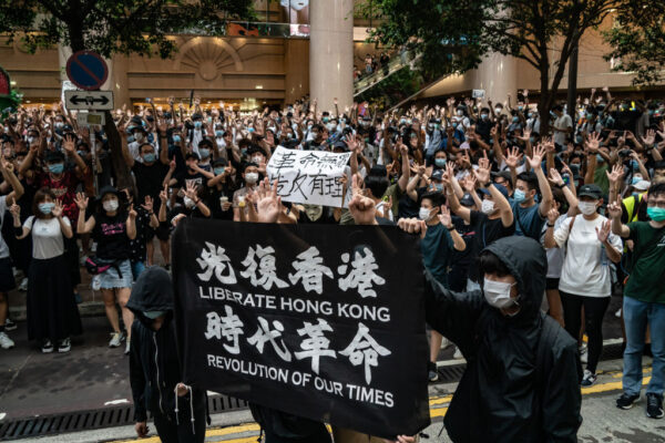 「国家安全条例」異例の速さで可決 最後の香港総督など　75人の要人が非難