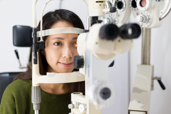 現代と伝統が交わる 驚異の目の健康法：白内障を克服