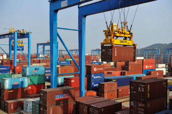 中国の3月の輸出入が予測を下回る、輸出は昨年8月以降で最大の落ち込み