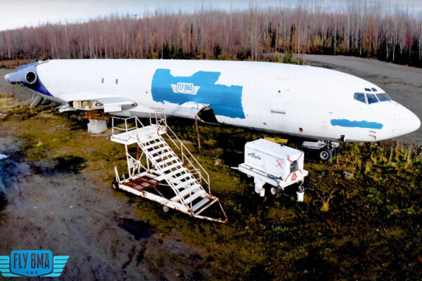 アラスカのフライトインストラクター、使用済み貨物機3機を豪華宿泊施設に大変身